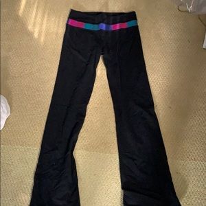 black lulu lemon yoga pants